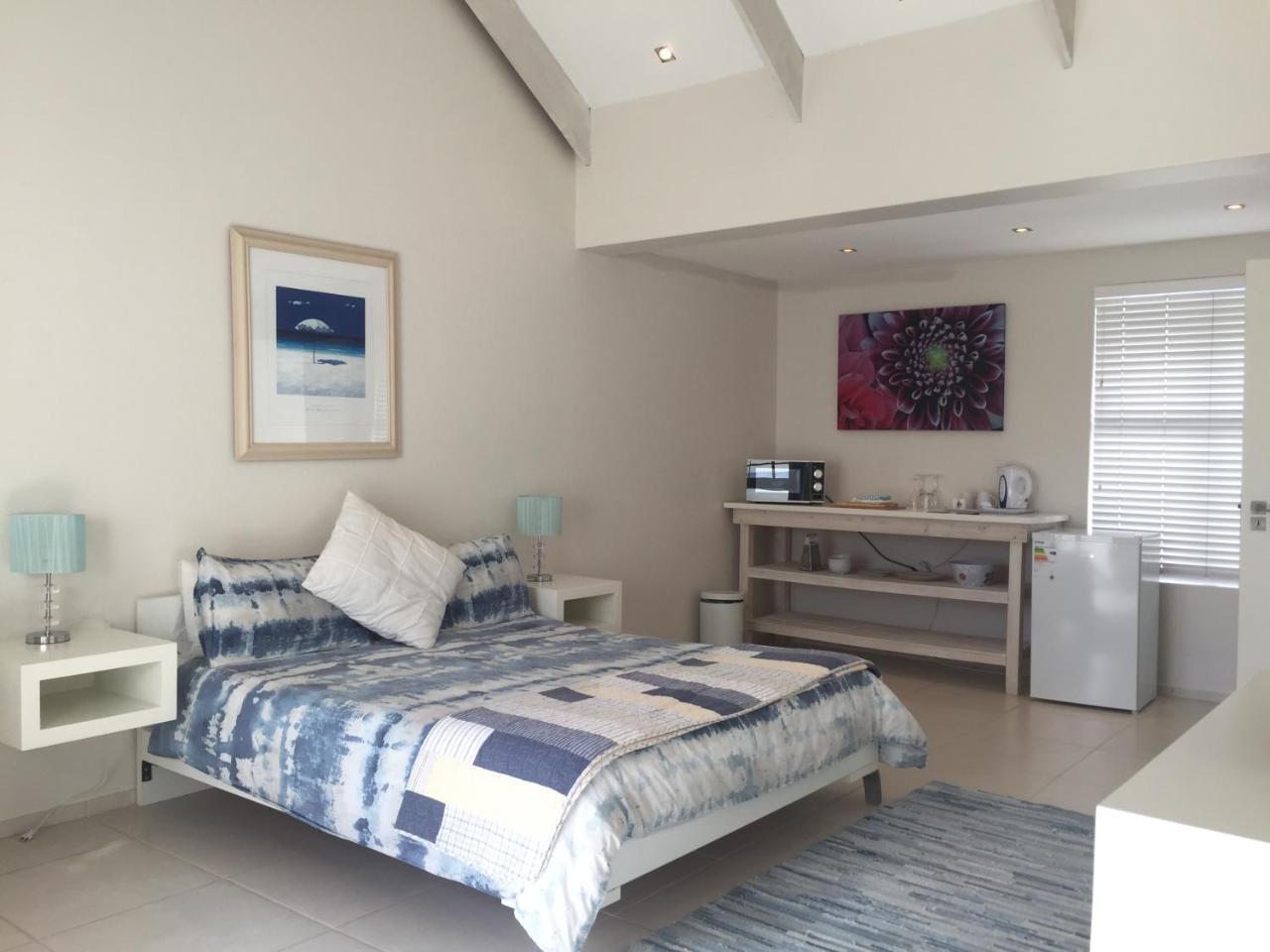 Perfect 10 - 10 To 13 Sleeper Luxury Holiday Home Breakage Deposit Of R2500 Per Weekend Lease Langebaan Exterior photo