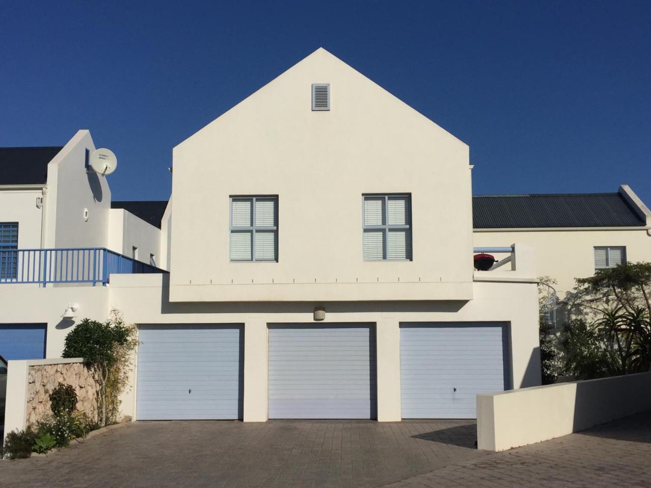 Perfect 10 - 10 To 13 Sleeper Luxury Holiday Home Breakage Deposit Of R2500 Per Weekend Lease Langebaan Exterior photo