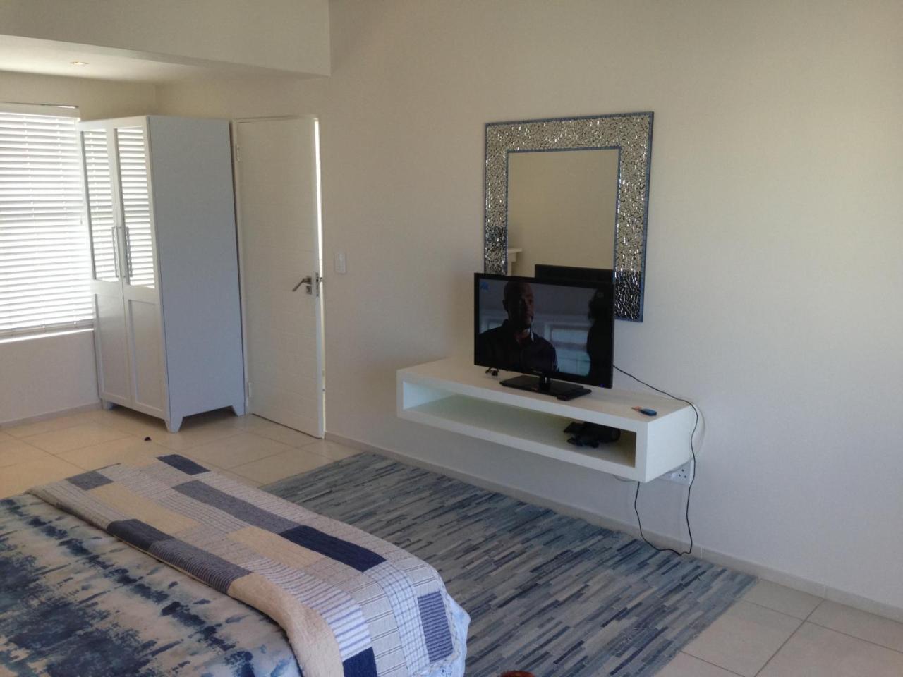 Perfect 10 - 10 To 13 Sleeper Luxury Holiday Home Breakage Deposit Of R2500 Per Weekend Lease Langebaan Exterior photo