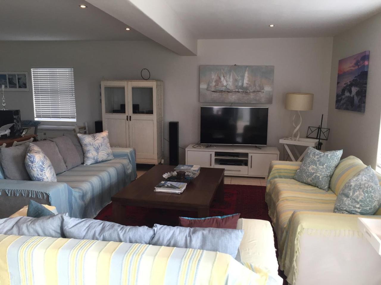 Perfect 10 - 10 To 13 Sleeper Luxury Holiday Home Breakage Deposit Of R2500 Per Weekend Lease Langebaan Exterior photo