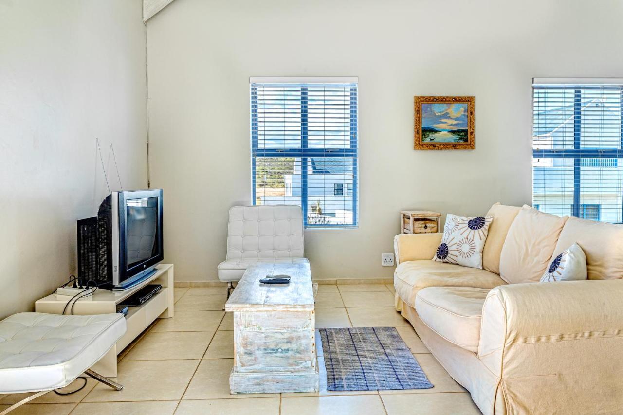 Perfect 10 - 10 To 13 Sleeper Luxury Holiday Home Breakage Deposit Of R2500 Per Weekend Lease Langebaan Exterior photo